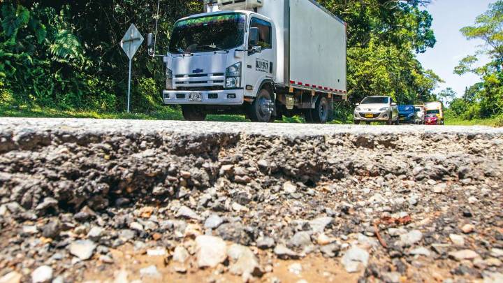 La autopista Medellín-Bogotá está en los rines: 4.000 accidentes en un año y la reparación sigue en vilo