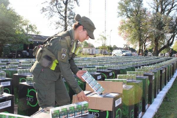 IMÁGENES! Impresionante secuestro de Gendarmería de 250 mil atados de cigarrillos