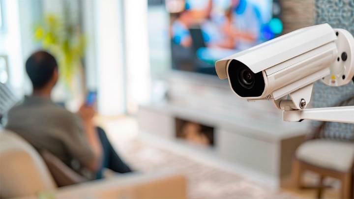 Una página vendía contenido XXX robado de cámaras de vigilancia de hogares
