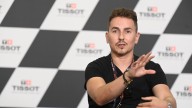 Lorenzo responde a los que celebraron la caída de Marc Márquez: "En Italia algunos fans de Valentino Rossi..."