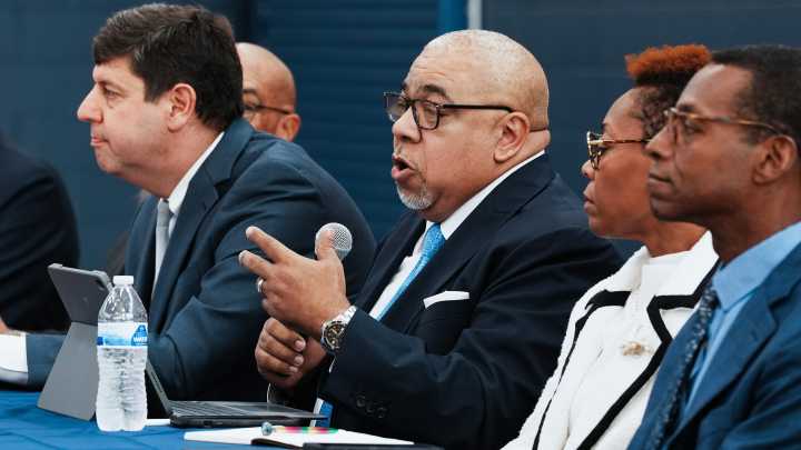 Two finalists compete to oversee Louisville police reforms