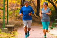 El ejercicio ideal para los mayores de 60 años que ayuda a dormir mejor