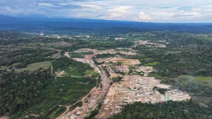 Yuyapichis: un río muerto por la minería ilegal en la Amazonía de Perú