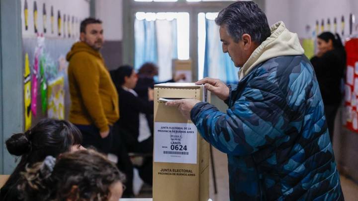 Oposición gana terreno sobre gobierno de Javier Milei en Argentina