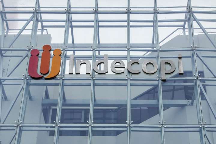 Indecopi sancionó supermercado por ascensor defectuoso donde quedó atrapado consumidor