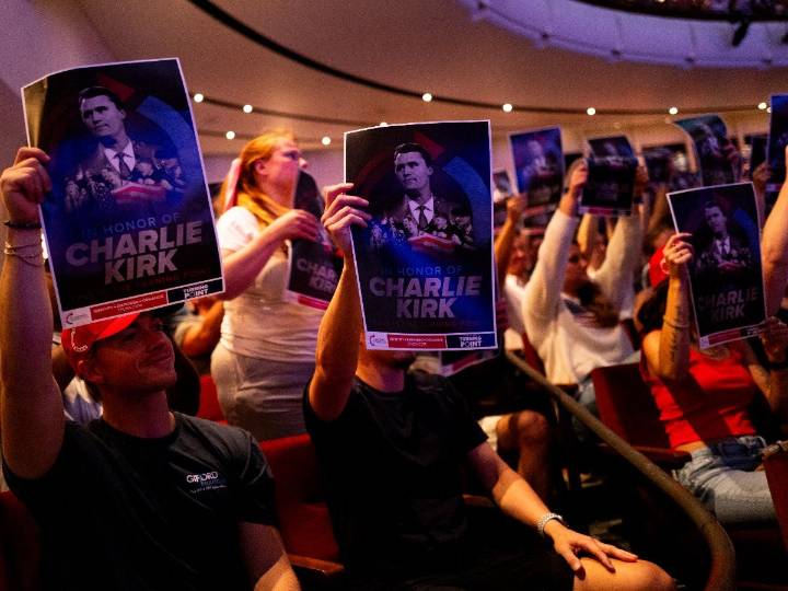 Miles asisten en Virginia Tech para honrar el mensaje de Charlie Kirk