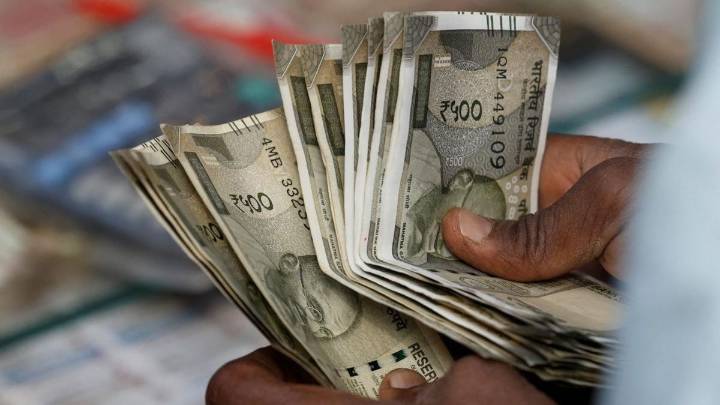 Rupee falls 7 paise to 88.80 against US dollar in early trade