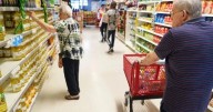 El Gobierno derogó más de 70 normas de control a comercios y supermercados: todos los detalles