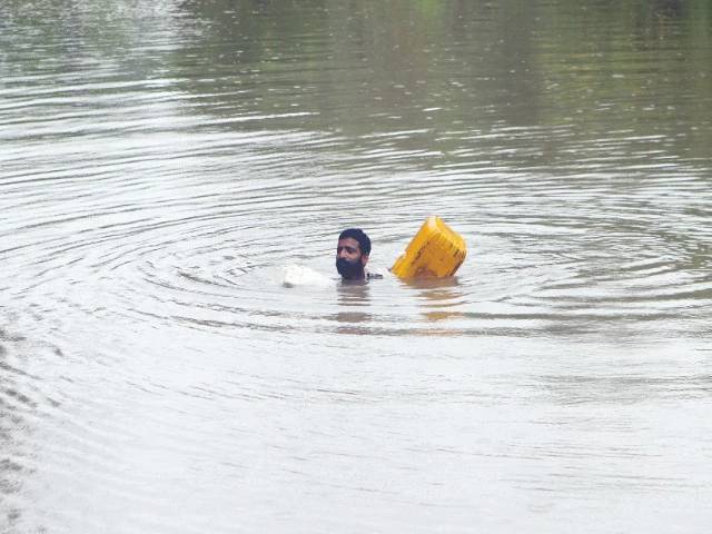 Sindh on alert as Punjab floodwaters rush south
