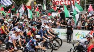 Manifestantes protestaron por Gaza y paralizaron la Vuelta a España 2025