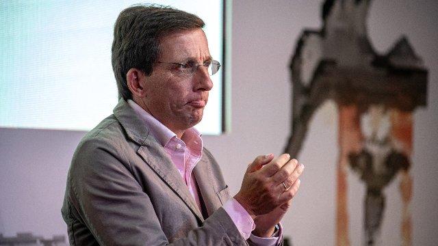 Almeida apuesta por la victoria del Atlético en el derbi porque "hay que ayudar a los necesitados"