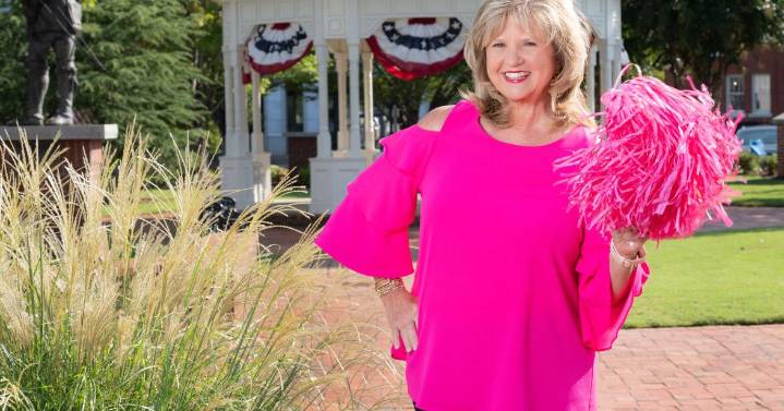 Breast cancer survivor thinks pink to help others