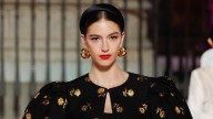 Carolina Herrera nos enseña cómo llevar estampados florales de la forma más elegante en otoño/invierno 2025