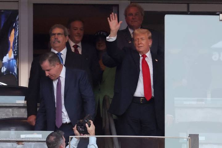 Deadspin | President Trump attends Yankees game on 9/11