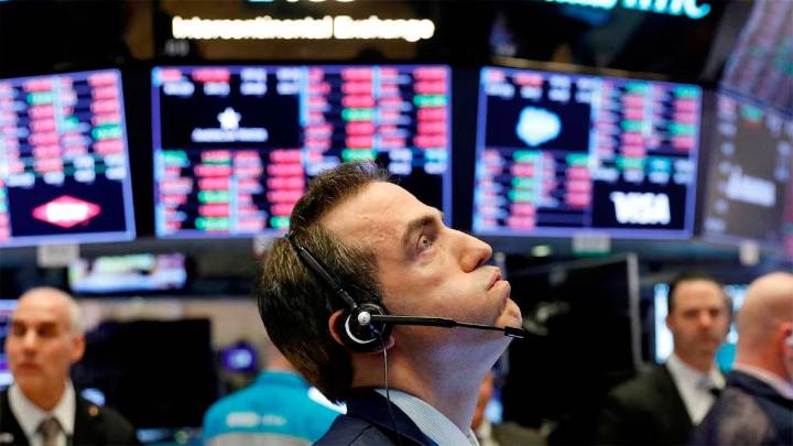 Tras las derrotas del Gobierno en el Congreso, los bonos argentinos caen hasta 3%
