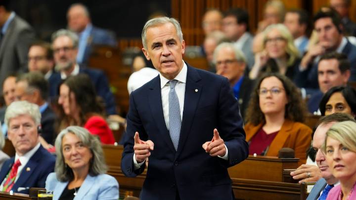 Carney honours Ken Dryden, 'a national hero and a personal idol'