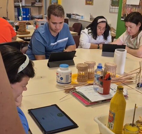 Personas con discapacidad refuerzan sus competencias digitales con el programa Pueblo Digital