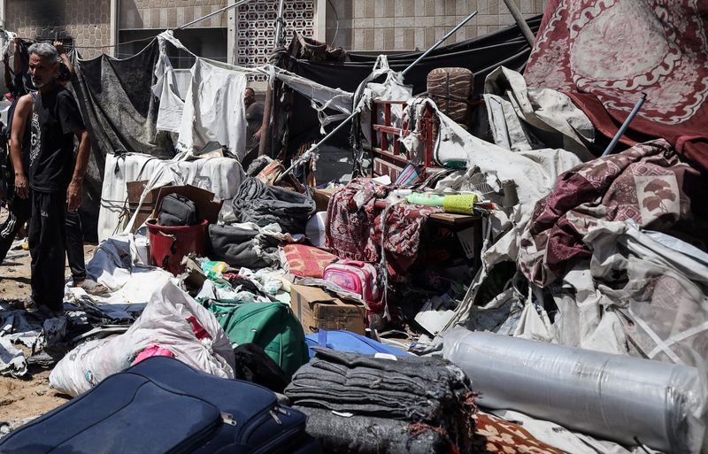 Israeli bombardment pushes more Palestinians out of homes in Gaza City