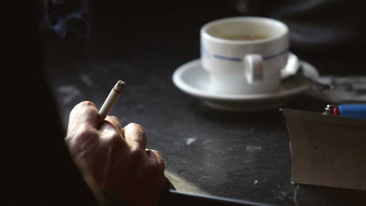 El Gobierno aprueba el anteproyecto de la ley que prohibirá fumar en terrazas