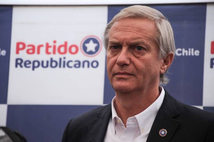 Kast acusa “campaña llena de mentiras” de la izquierda tras reportaje sobre bots de ultraderecha