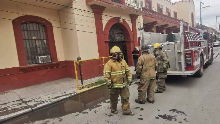 Flamazo en tanque de gas deja a dos personas heridas en escuela de Tamaulipas