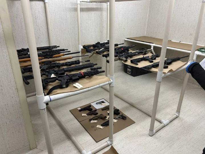 Niño tenía gran cantidad de armas y «todo listo» para tiroteo, dice policía en estado de Washington