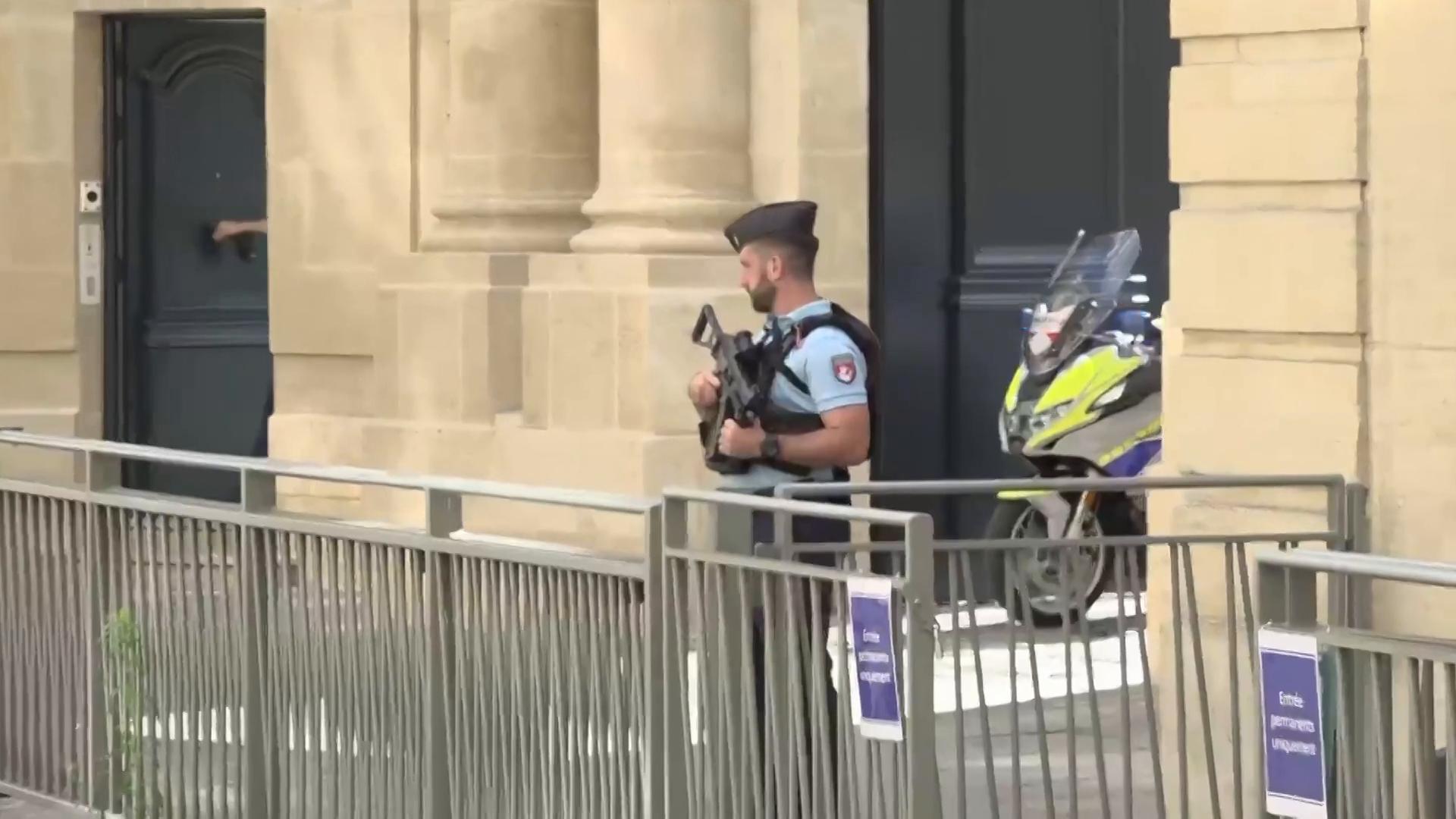 French PM leaves Matignon for the Elysee Palace where he's expected to resign
