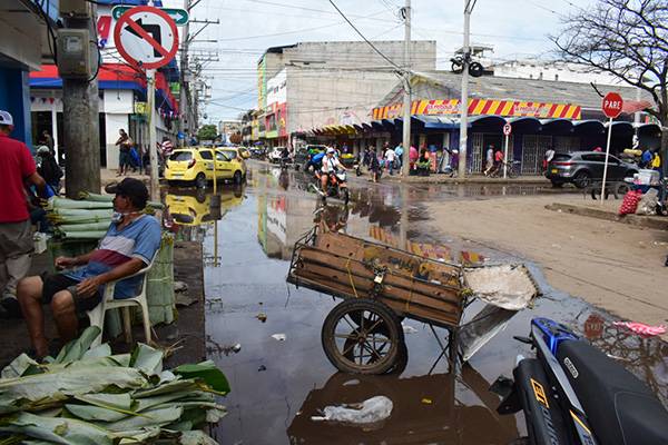 Olores nauseabundos y aguas servidas ahogan al Mercado Público de Santa Marta