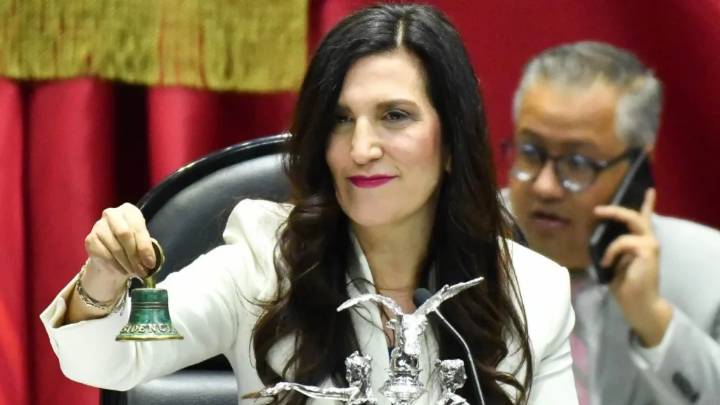 Kenia López presume que asistirá a la conmemoración de los Niños Héroes