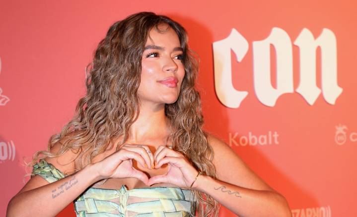 Karol G potencia su carrera al unir su voz con Andrea Bocelli en el corazón del Vaticano
