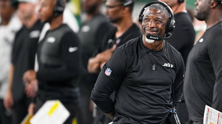 Jets’ Aaron Glenn heaps praise on team ahead of head coaching debut