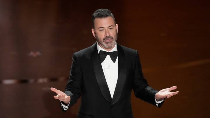 Local TV stations refuse to air Jimmy Kimmel’s late night show after ABC lifts suspension
