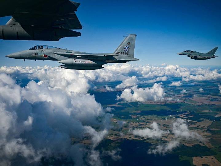 NATO warns Russia it will defend against airspace breaches