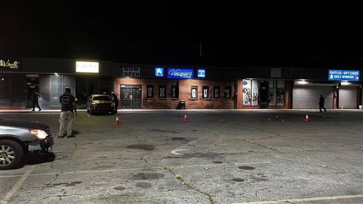 Police: 'Several dozen' shots fired at west Toledo strip mall, 'extensive damage'