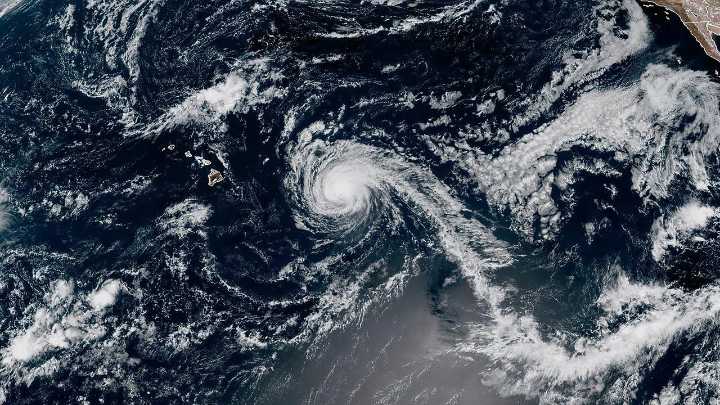 Hurricane Kiko is weakening on a forecast path expected to take it north of Hawaii