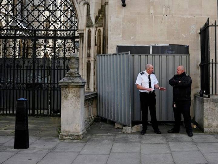 New Banksy artwork challenges UK's protest crackdown