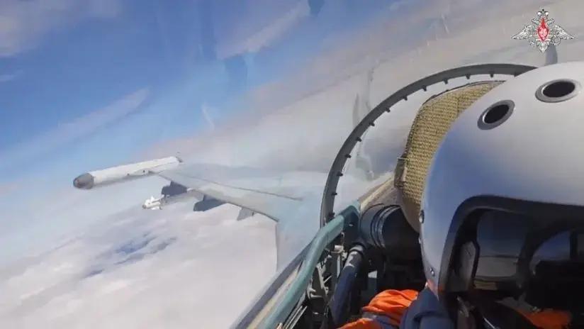 Cazas estadounidenses rastrean bombarderos rusos que volaban cerca de Alaska
