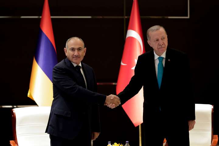 Nikol Pashinyan se reunió con Recep Tayyip Erdogan y con Ilham Aliyev en la cumbre de la OCS