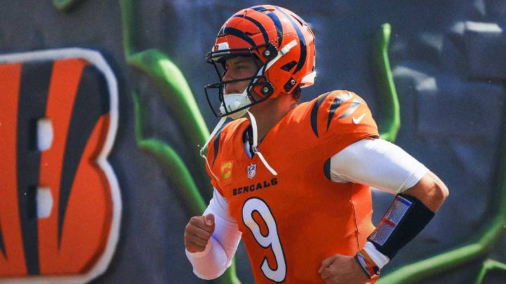 Bengals QB Joe Burrow leaves Jaguars game with toe injury