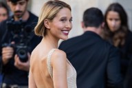 Del corte de pelo "Mini bob" al maquillaje efecto buena cara de Olympia de Grecia: así se reinventa el 'clean look' esta temporada