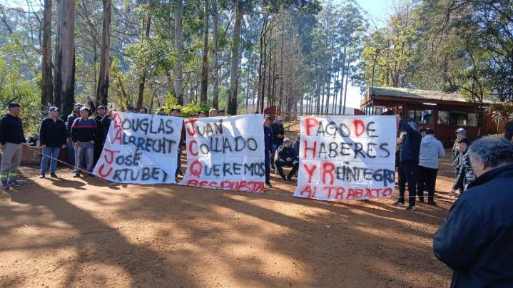 Incertidumbre en Tapebicuá: los trabajadores continuarán con el corte de ruta a pesar del anuncio de venta de la empresa