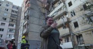 Mayor ataque ruso contra Ucrania desde inicio de guerra deja 4 muertos y daños a sede del Gabinete