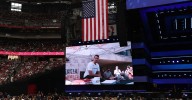 La derecha ultra con Trump a la cabeza exhibe su fuerza en el funeral del "mártir" Charlie Kirk: "Poneos la armadura de Dios para seguir la misión"