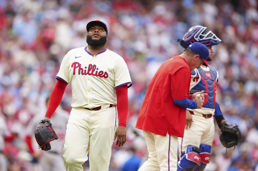 El relevista venezolano de los Filis José Alvarado se perderá el resto de la temporada por lesión