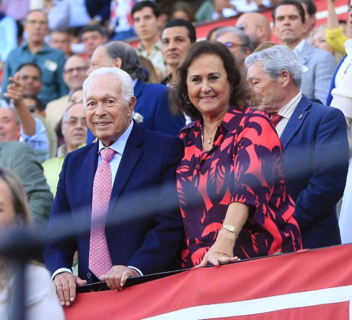 Curro Romero recibe el alta hospitalaria