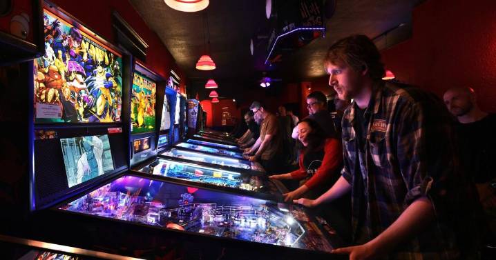 Best dive bars in St. Louis for activities (other than drinking)
