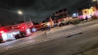 Cae pipa de Pemex con 20 mil litros de diésel en socavón en Iztacalco