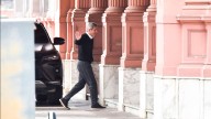 Milei y Caputo recibieron al presidente del BID tras la dura derrota electoral