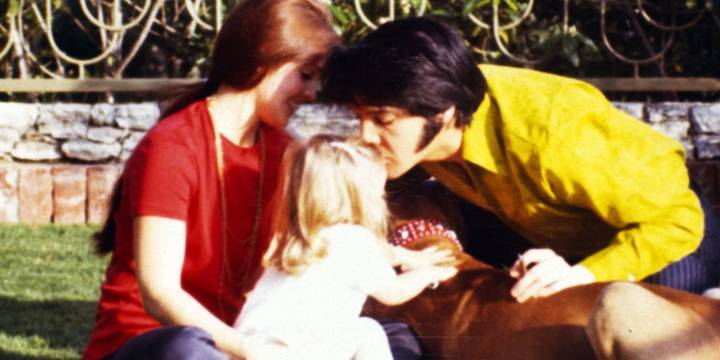 Elvis Presley Offered Priscilla Presley to Have an Abortion While Pregnant With Lisa Marie | Elvis Presley, Lisa Marie Presley, Priscilla Presley