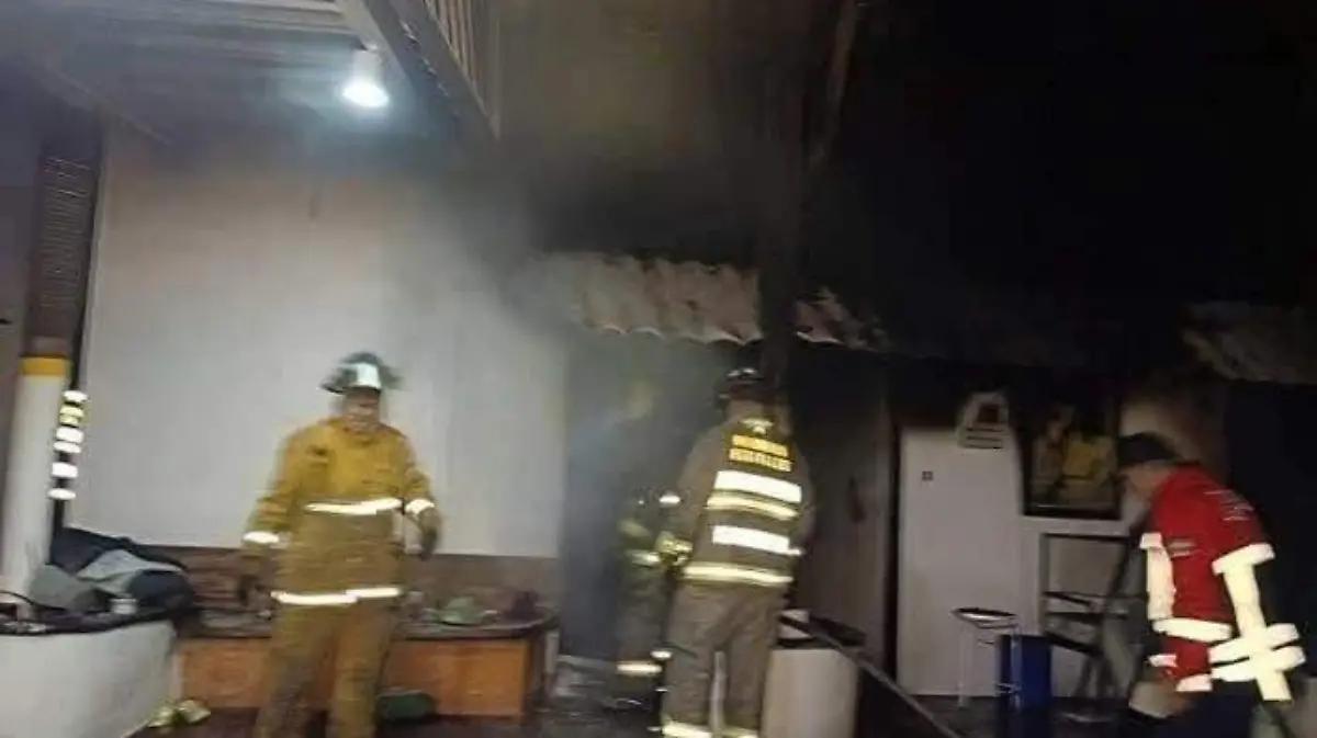 Investigan incendio en centro de rehabilitación abandonado en Jesús María; autoridades hallan siglas de presunta organización delictiva